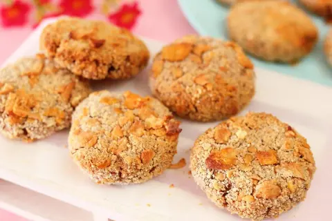 Deliziose polpette di fagioli dorate e croccanti, perfette per un antipasto o un secondo vegetariano.