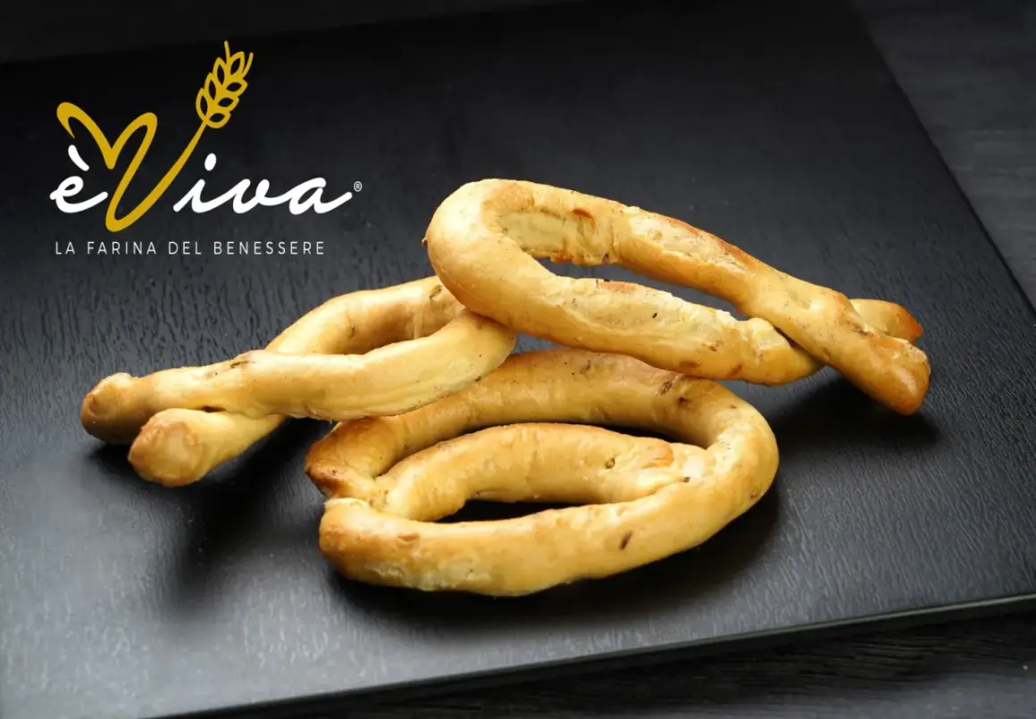 Taralli pugliesi ricetta originale: croccanti anelli dorati, perfetti per uno snack autentico.