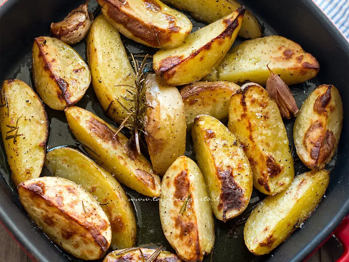 Patate al forno croccanti e morbide, il metodo che funziona