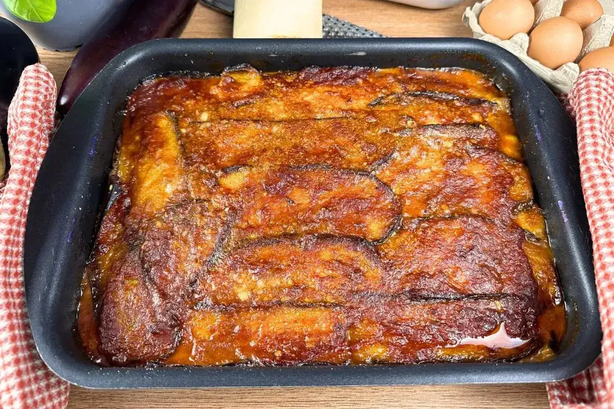 Parmigiana di melanzane napoletana, morbida e compatta
